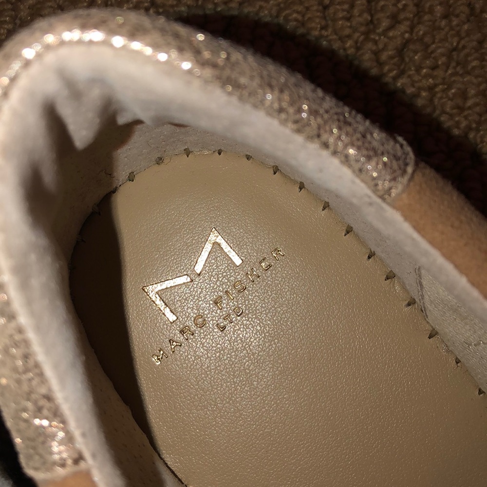 MARC FISHER STAR SNEAKERS - Picture 5 of 6